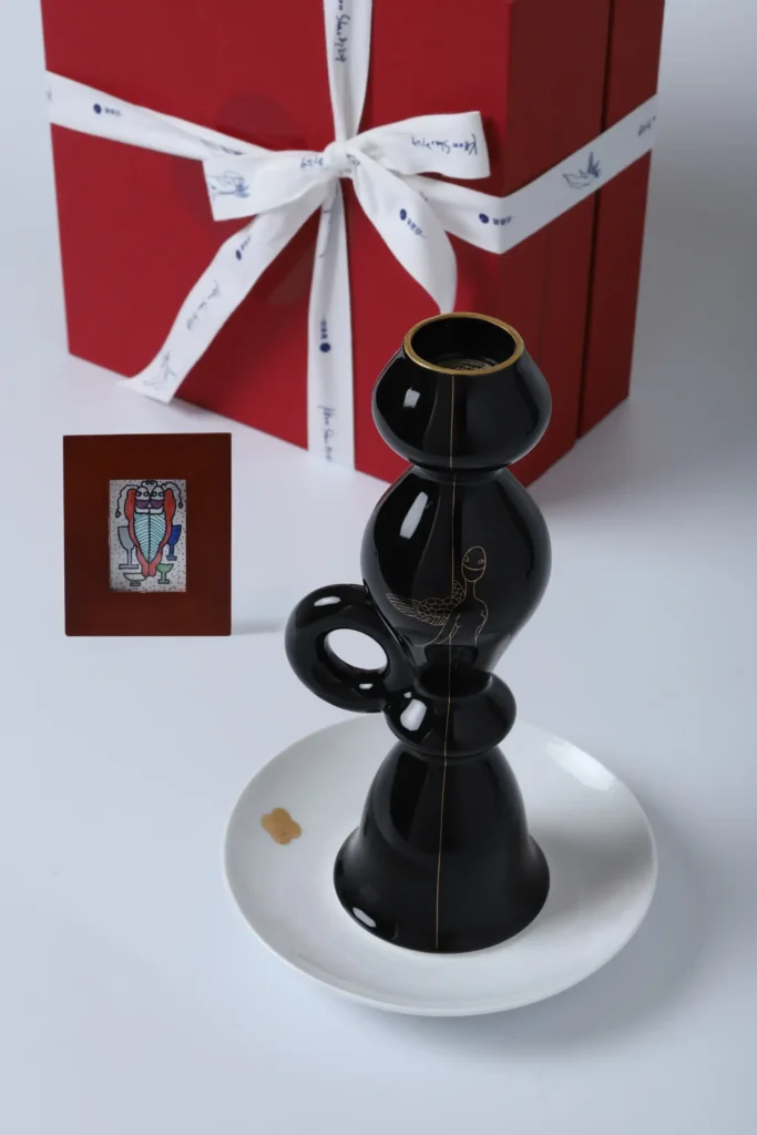 Black Candle Holders: Luxury Sculptural Ceramic Art with Gold Accents