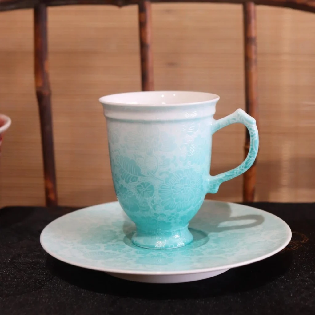 Tea Cups And Saucers—Main Product Image