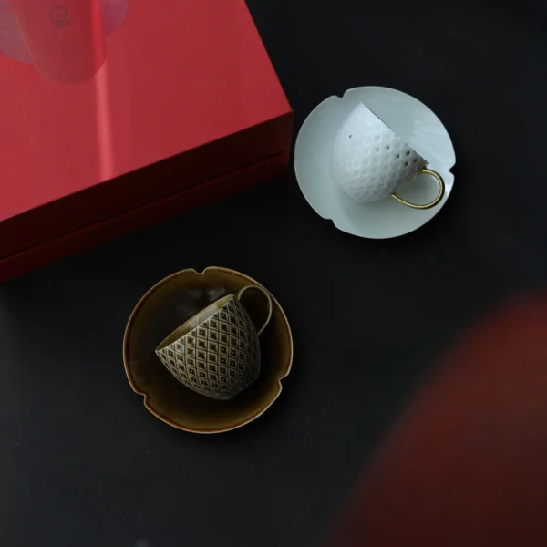 amber brown+white