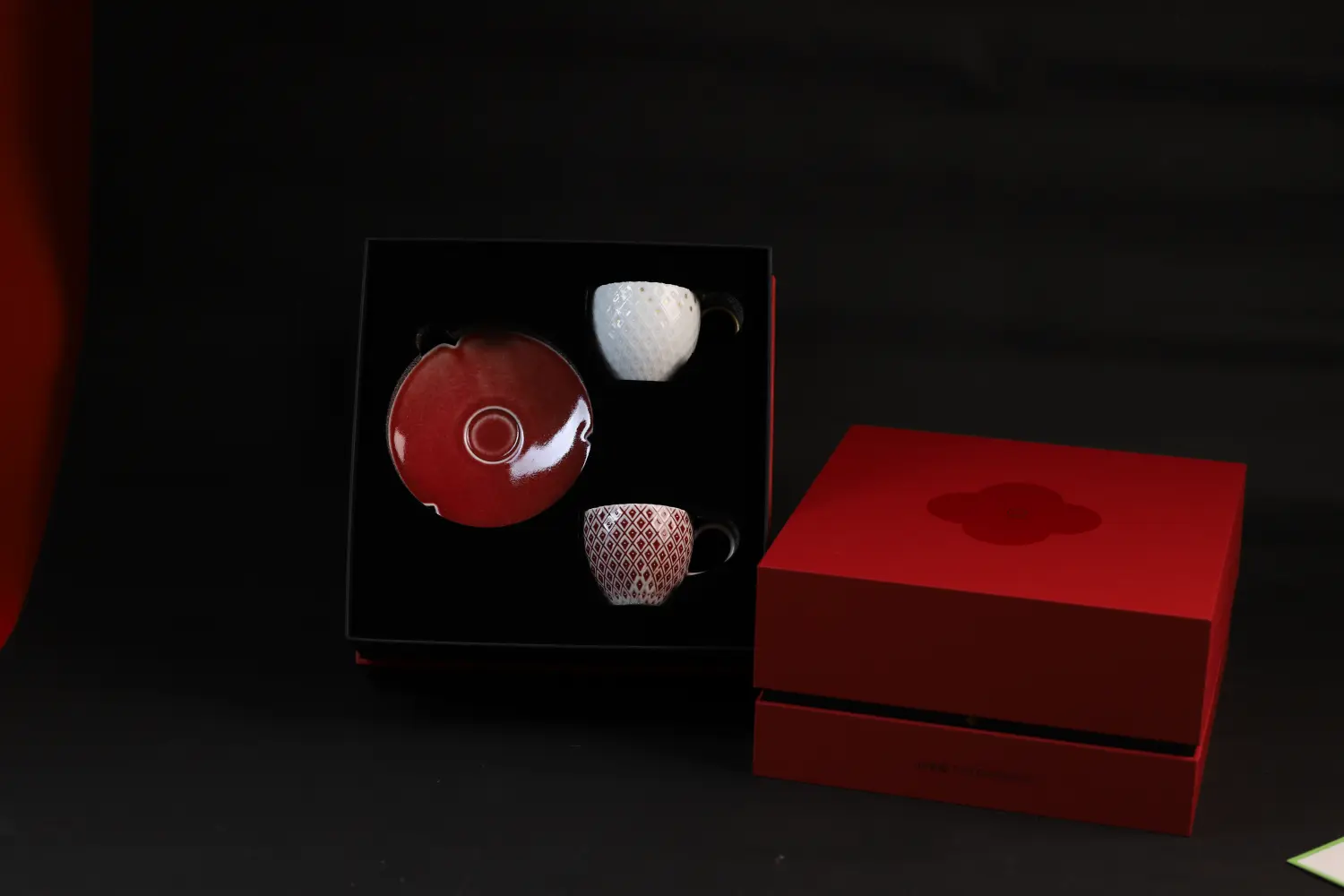 bespoke porcelain gift set jingee jingdezhen corporate