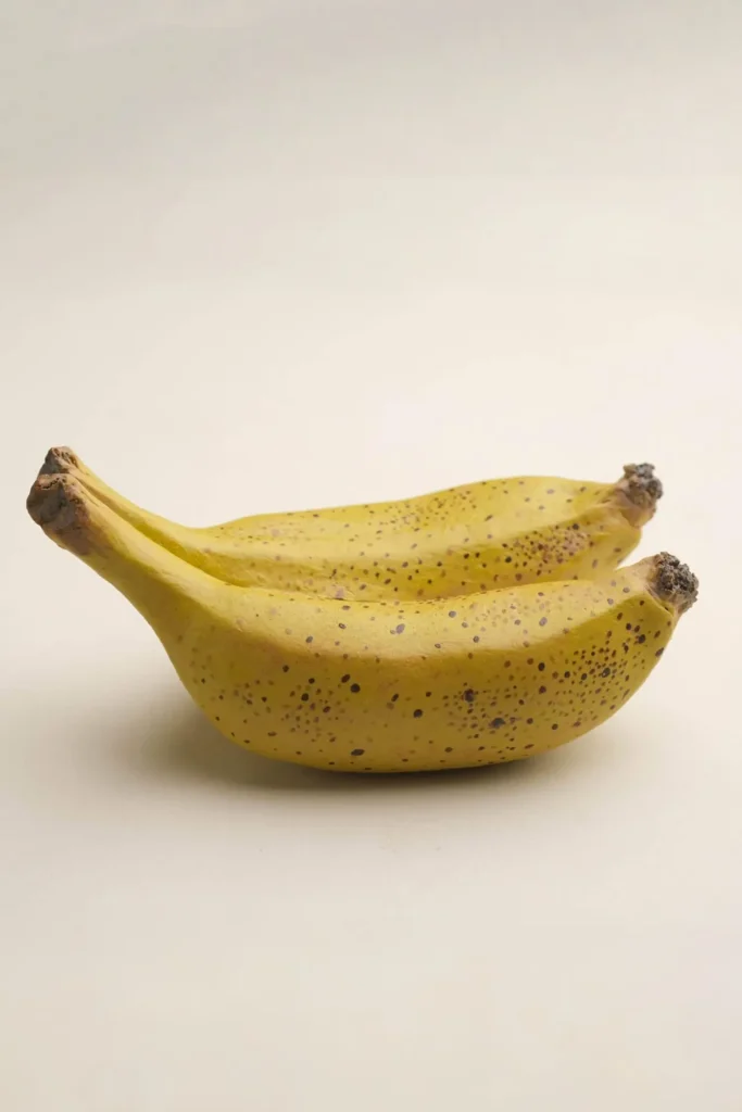 kitchen island decor ceramic bananas detail 08