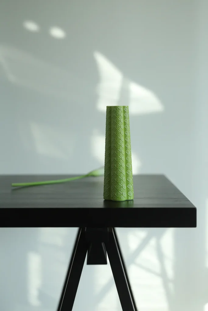 Bud Vase front view 04
